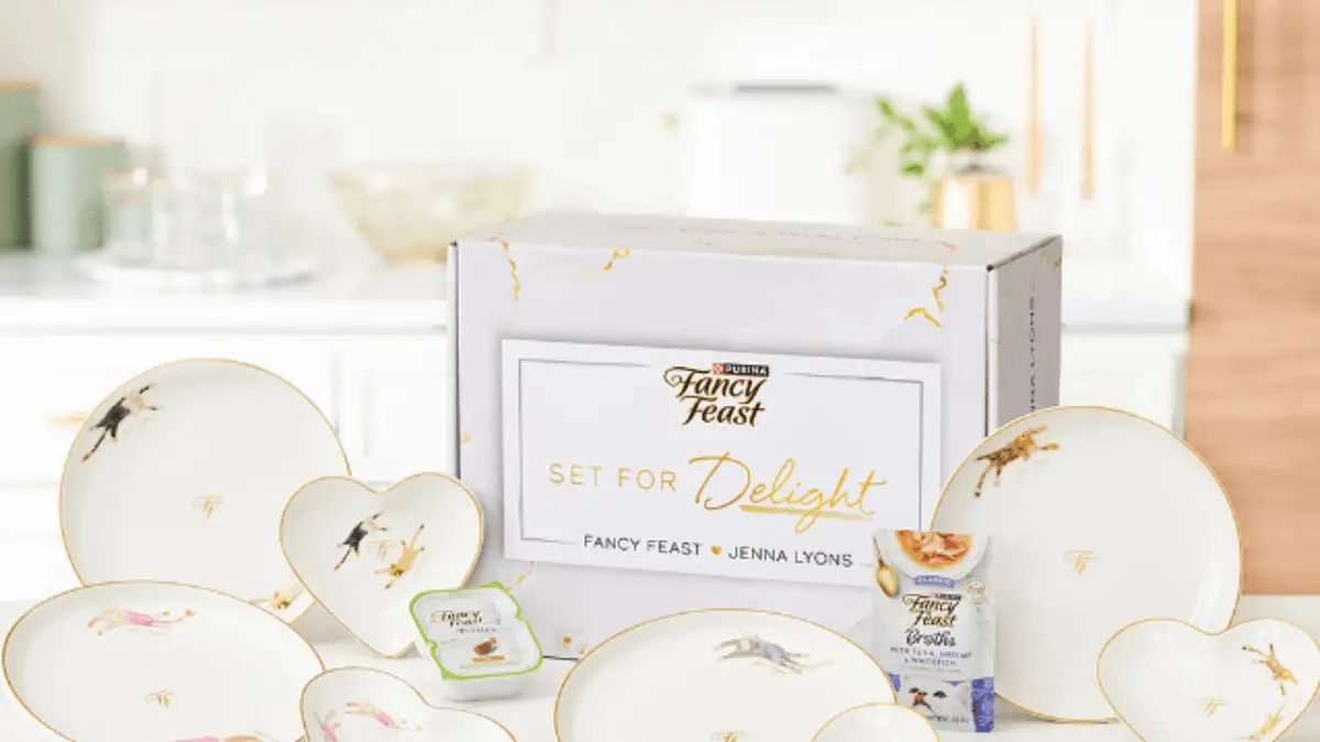 Win a set of 8 Fancy Feast plates and a variety of wet cat food